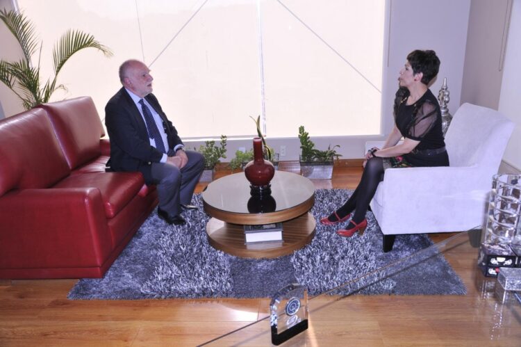 El embajador de Brasil Luis Sobreira Lopes visitó las instalaciones de La Razón