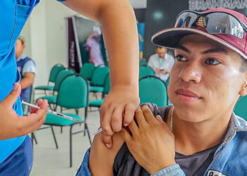 Habilitan campo ferial en Santa Cruz para vacunación tras alza de casos de COVID-19