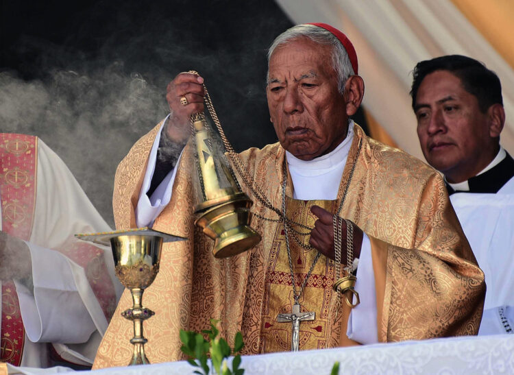 El Cardenal permanece en un centro COVID-19 de El Alto con una tos leve
