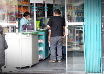 Defensa del Consumidor pide a la población denunciar ‘cobros excesivos’ en clínicas y farmacias