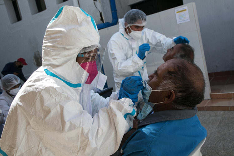 Salud autoriza que pruebas de COVID-19 de laboratorios privados sean válidos para bajas médicas