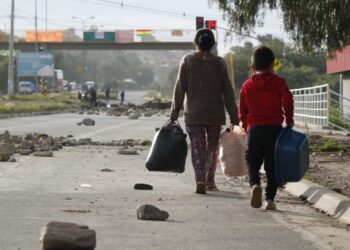 Un grupo antivacuna bloquea por segundo día consecutivo en Cochabamba