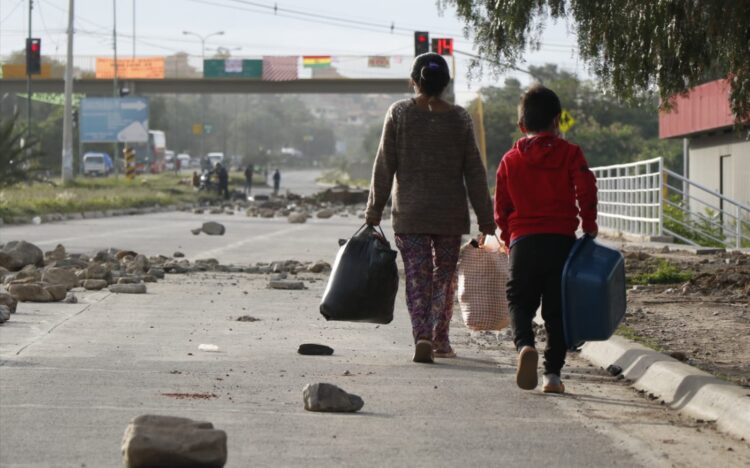 Un grupo antivacuna bloquea por segundo día consecutivo en Cochabamba