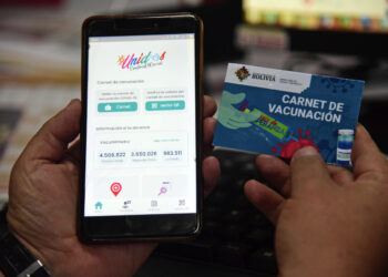 El Gobierno es centro de críticas por suspender la exigencia del carnet de vacuna