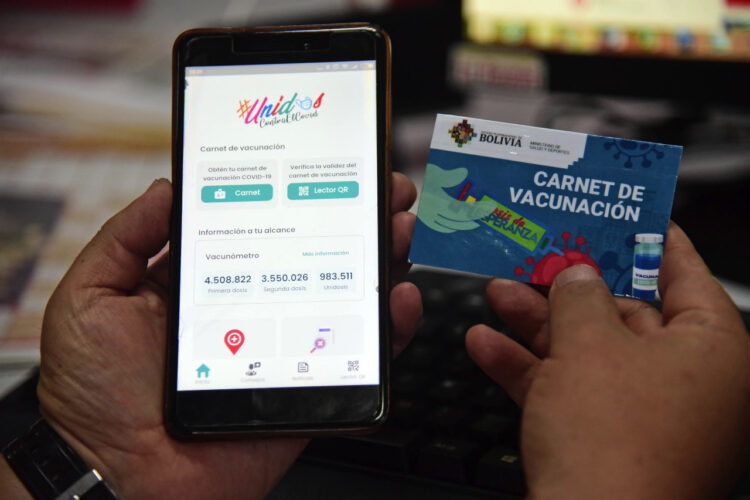 El Gobierno es centro de críticas por suspender la exigencia del carnet de vacuna