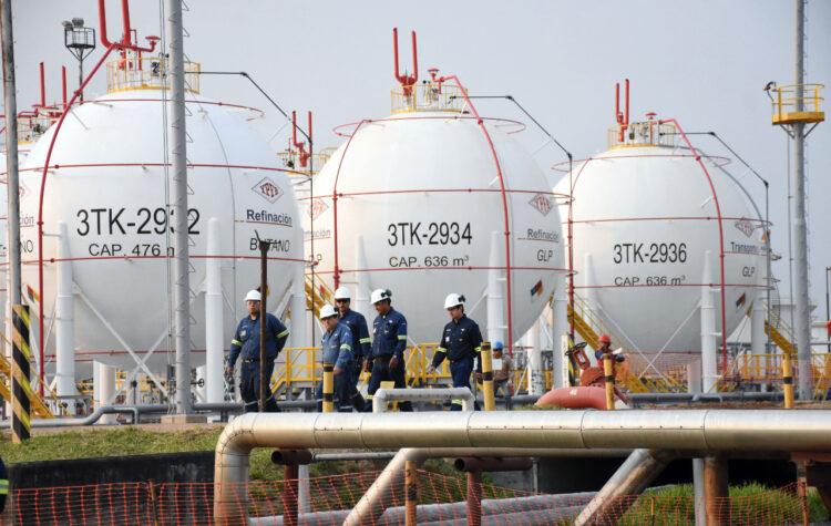 Refinería Gualberto Villarroel, ubicada a las afueras de la ciudad de Cochabamba.