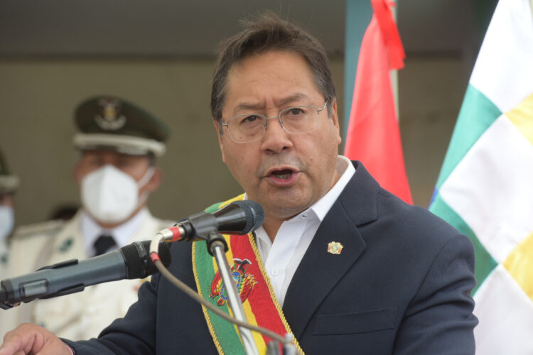 Arce insta a poner en evidencia y denunciar a los ‘malos policías’