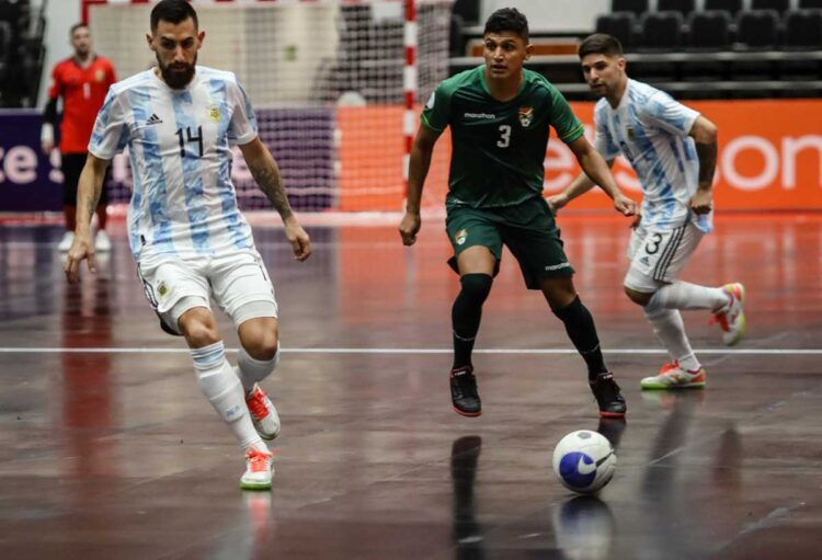 Una Bolivia guerrera cae ante Argentina en la Copa América de Futsal