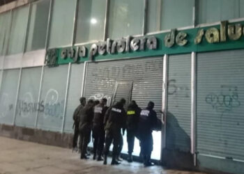 Bomberos presume ‘causas eléctricas’ en el incendio en una oficina de la Caja Petrolera