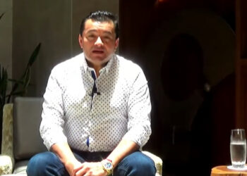 Fernández pide respetar mandato de autoridades electas y dice que gobernar por la fuerza no es bueno