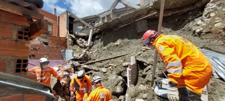 Una persona muere tras el desprendimiento de un talud sobre una casa en La Paz