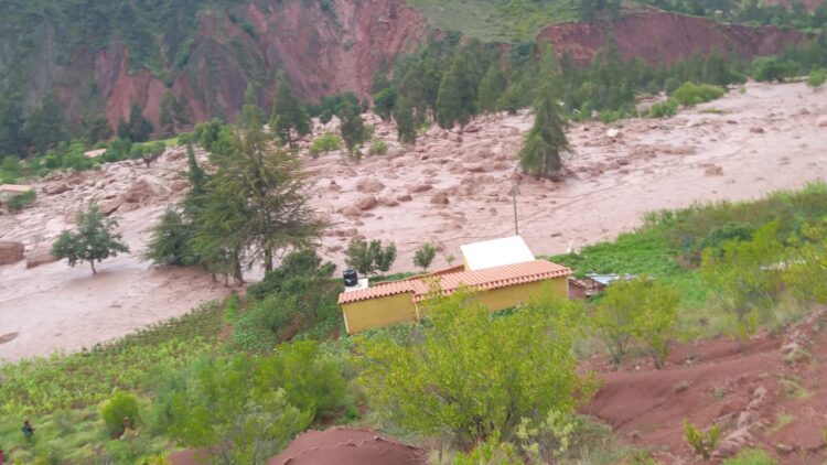 Mazamorra en Sucre deja dos desaparecidos, cuatro casas destruidas y 15 familias afectadas