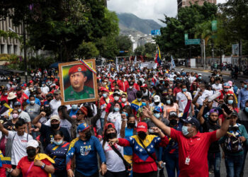 Chavistas muestran ‘músculo’ en Venezuela y la oposición se plantea renovar liderazgo