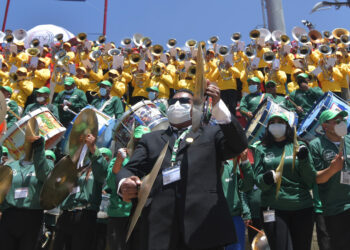 La alegría del Carnaval llega a Oruro al ritmo de las bandas