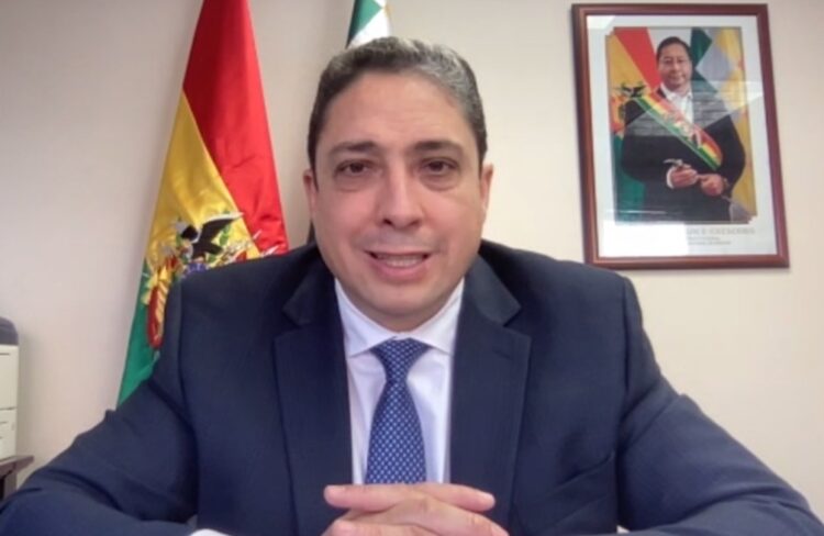 Arce afirma que posición boliviana ante la invasión rusa es coherente con la CPE y no la viola
