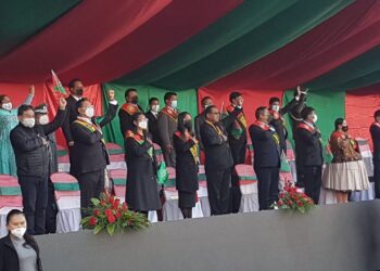 Arce, Choquehuanca y Copa participan del desfile por los 37 años de El Alto