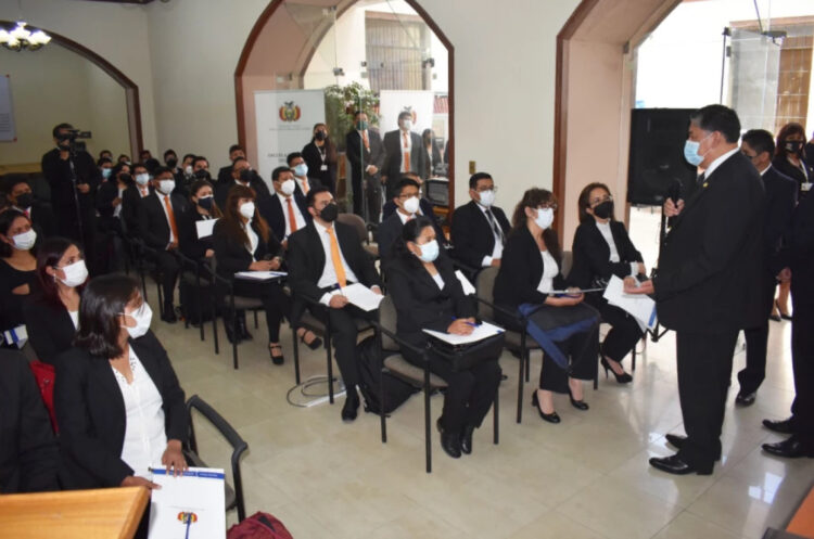 Lanchipa: 60 abogados comienzan la carrera para fiscales