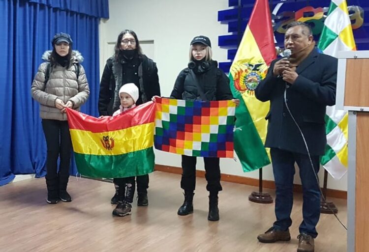 Cinco bolivianos retornan de Ucrania y 12 deciden quedarse en otros países de Europa