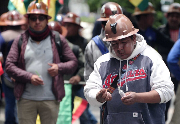 Un senador del MAS busca que se declare a la dinamita y al guardatojo como patrimonio cultural