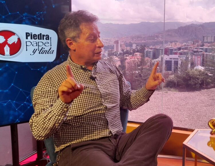 El exministro César Navarro identifica tres liderazgos en el MAS