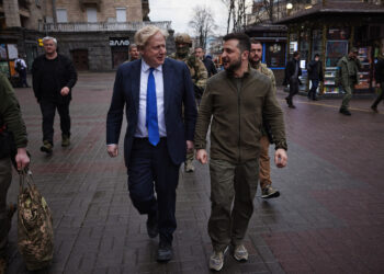 Johnson y Zelensky se pasean juntos por Kiev