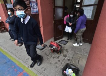 Educación: Las unidades educativas no deben cerrar puertas a estudiantes atrasados