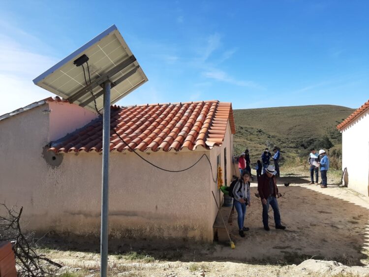 El Gobierno entrega sistemas fotovoltaicos domiciliarios y beneficia a 79 familias en San Lorenzo