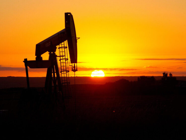 El precio del petróleo se estabiliza en los mercados internacionales