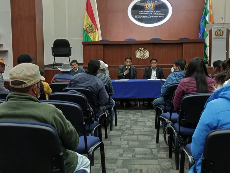 El Gobierno entregó Bs 300.000 y otros beneficios a familiares y víctimas de las masacres de 2019