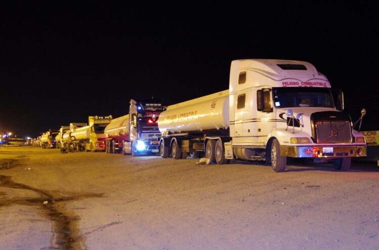 Una flota de 76 cisternas ingresa por Tambo Quemado con 2,5 millones de litros de diésel.