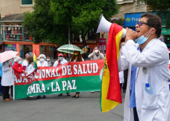 Auza al Colegio Médico: El Gobierno ‘no negociará’ el derecho del pueblo a la salud