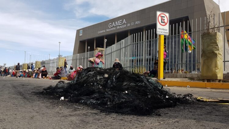 Siete personas son denunciadas ante la Fiscalía por el cerco a la Alcaldía de El Alto