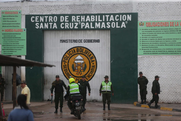 La Policía presume que la pareja de uno de los dos reos prófugos lanzó las cuerdas a Palmasola