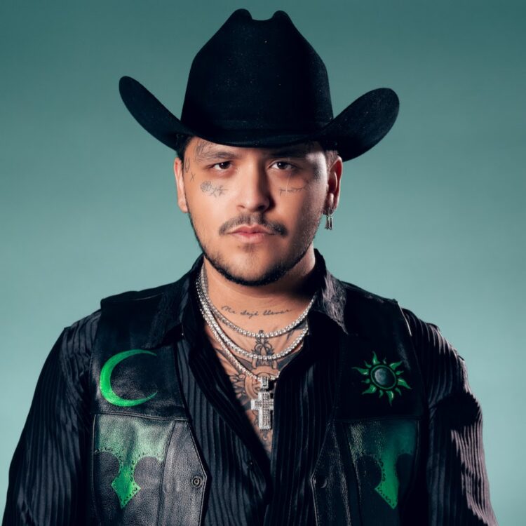 Christian Nodal pidió autos blindados para su llegada a La Paz