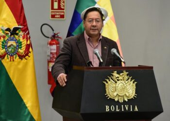 El presidente Arce expresa sus condolencias por los policías acribillados en Santa Cruz