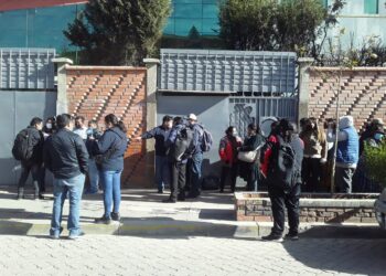 La Defensoría espera que el conflicto entre padres y Alcaldía de El Alto se solucione este miércoles