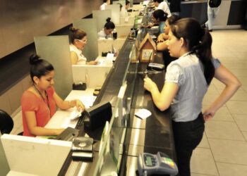 La población ocupada urbana en servicios profesionales y técnicos aumenta en 29%