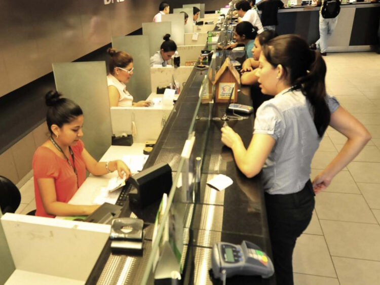 La población ocupada urbana en servicios profesionales y técnicos aumenta en 29%