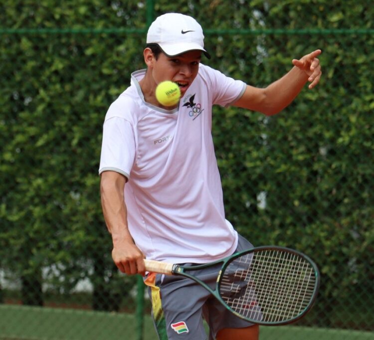 Prado da batalla, pero cae en su debut en el Wimbledon Junior