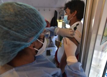 Vacunación: 10.686 dosis contra el COVID-19 se aplicaron en el país en un día