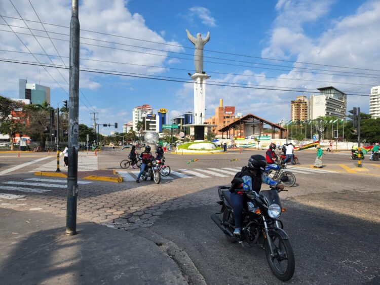 El paro cívico sólo es acatado en algunos sectores de la ciudad de Santa Cruz de la Sierra.