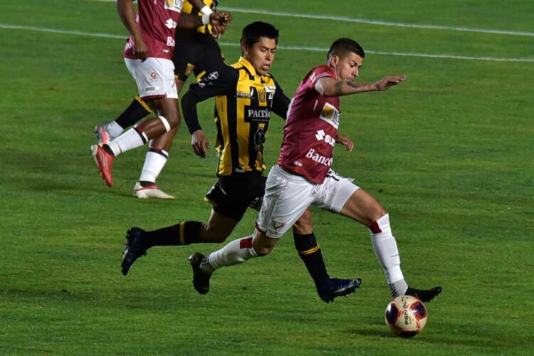 Always y The Strongest juegan en El Alto, como una final