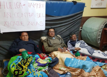 Padres de familia en huelga de hambre en el colegio Abaroa. Foto: Pedro Luna
