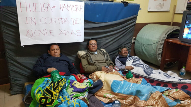 Padres de familia en huelga de hambre en el colegio Abaroa. Foto: Pedro Luna