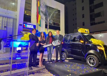 Banco Unión Y Western Union regalaron un vehículo eléctrico QUANTUM y dos motocicletas YADEA por la fidelidad de sus clientes