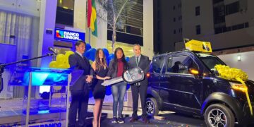 Banco Unión Y Western Union regalaron un vehículo eléctrico QUANTUM y dos motocicletas YADEA por la fidelidad de sus clientes