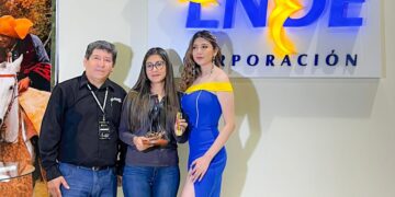 ENDE CORPORACIÓN recibió el premio al Mejor Stand en la Expochaco Sudamericano 2022, con la temática «Integración Energética»
