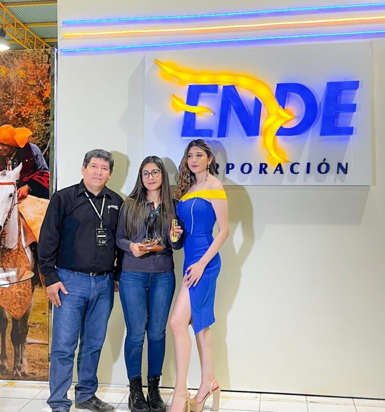 ENDE CORPORACIÓN recibió el premio al Mejor Stand en la Expochaco Sudamericano 2022, con la temática «Integración Energética»
