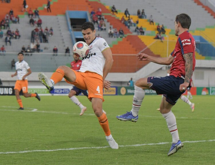 Wilstermann vence y está a cuatro puntos de la Sudamericana