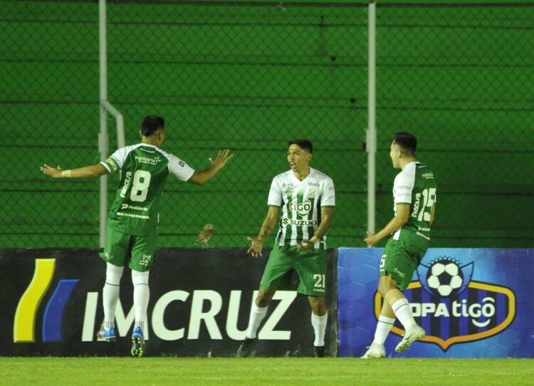 Oriente Petrolero gana con sufrimiento a Aurora
